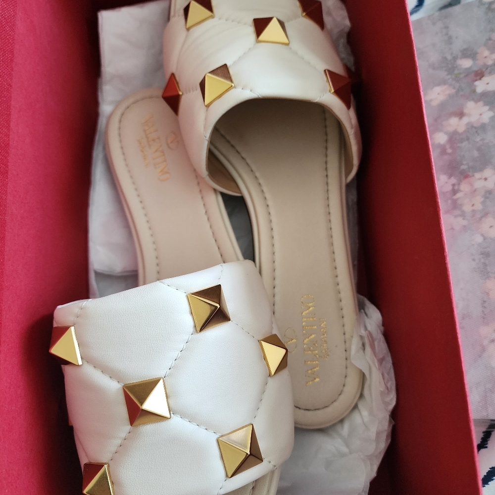 Valentino sandal size 8.5